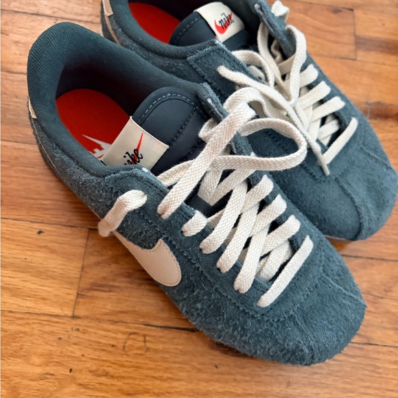 Nike Teal and White Classic Sneakers SUEDE CORTEZ - Picture 1 of 9